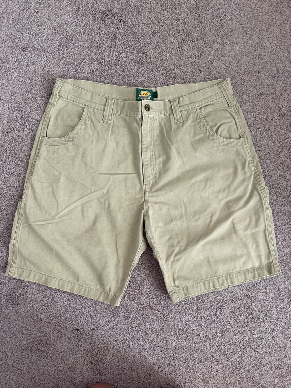 Cabela’s Men’s Beige Khaki Shorts size 40, 7 inch inseam